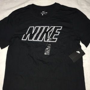 BLACK NIKE TSHIRT